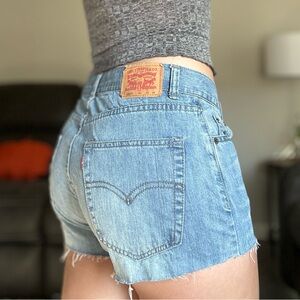 Levi's 505 Women's Cut Off Light Blue Jean Shorts Size 33